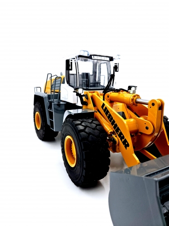 Hydraulischer Liebherr Radlader 1:14