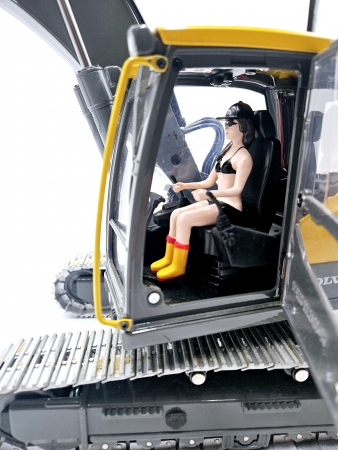 Preview: FM  Baggerfahrerin 1:14