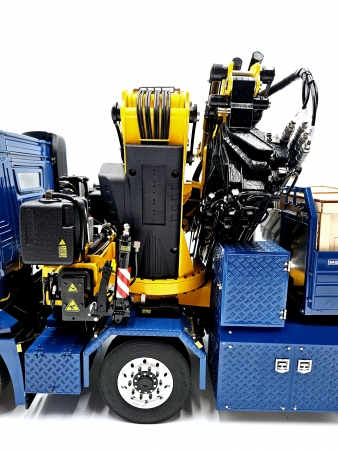 Mercedes-Benz Arocs 1:14 8x4 mit F1650 Ladekran