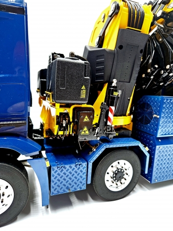 Mercedes-Benz Arocs 1:14 8x4 mit F1650 Ladekran