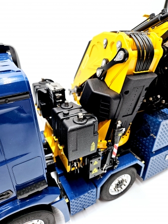 Mercedes-Benz Arocs 1:14 8x4 mit F1650 Ladekran