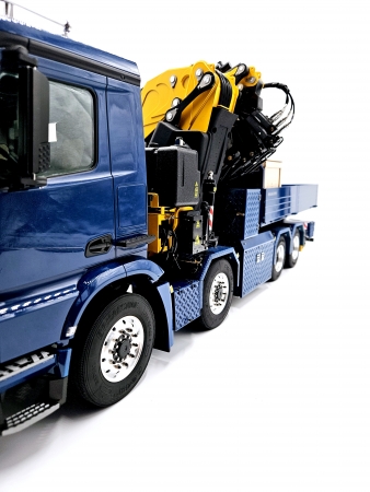 Mercedes-Benz Arocs 1:14 8x4 mit F1650 Ladekran
