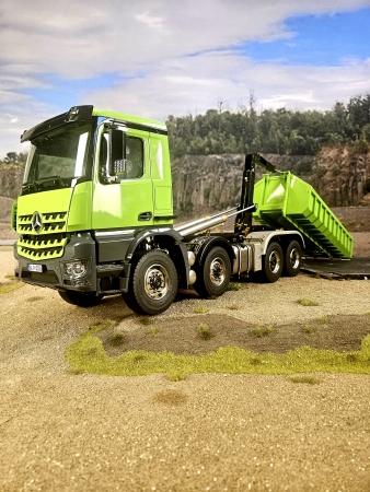 Preview: Mercedes-Benz Arocs 1:14 8x8 Abroller