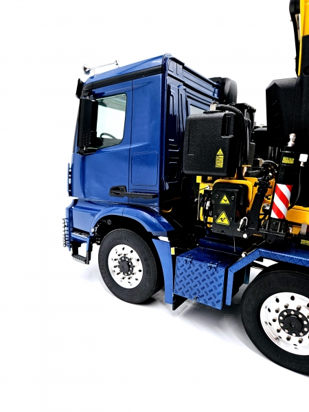 Mercedes-Benz Arocs 1:14 8x4 mit F1650 Ladekran