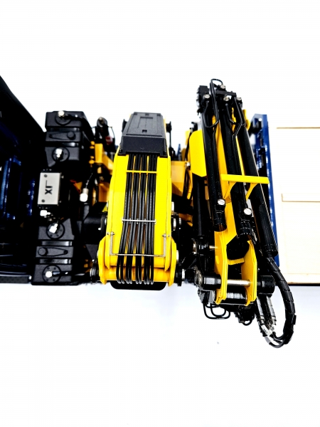 Mercedes-Benz Arocs 1:14 8x4 mit F1650 Ladekran