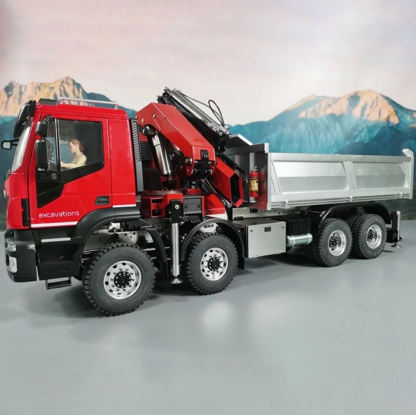 FM 1:14 8x8 LKW mit Iveco Trakker und hydraulischem Ladekran