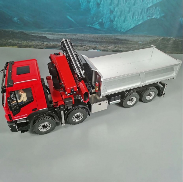 FM 1:14 8x8 LKW mit Iveco Trakker und hydraulischem Ladekran