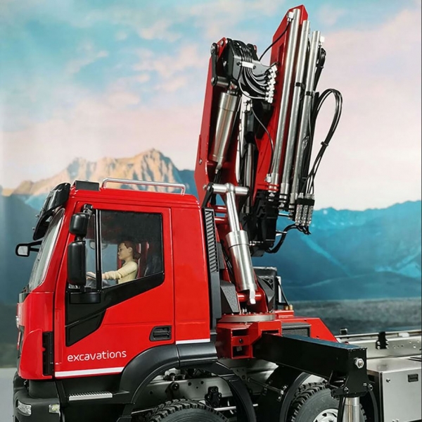 FM 1:14 8x8 LKW mit Iveco Trakker und hydraulischem Ladekran