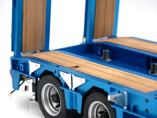 FM 4-Achs-Tieflader-Anhänger mit hydraulischen Rampen 1:14